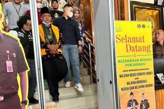 Eks Rektor UIN Suska Riau Di Bui 2 Tahun 10 Bulan