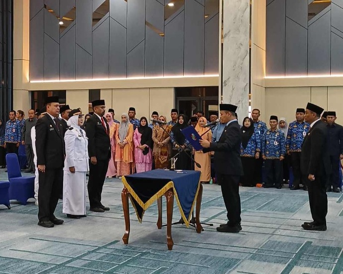 Lantik 7 Pejabat, Wako Pekanbaru Agung Pesan Langusung Bekerja Sesuai Program.