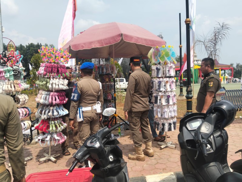 Kasatpol PP Kuansing Tertibkan Pedagang di Zona Merah