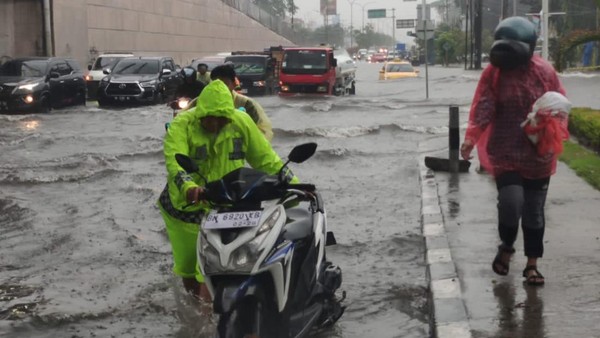 Memasuki Musim Hujan, GRBB Riau Siap Berjibaku Dengan Dinas Terkait Untuk Membantu Masyarakat