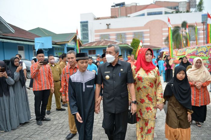 Gubri Hadiri Acara Penyerahan Bansos Permakanan Anak dalam Panti Se Provinsi Riau