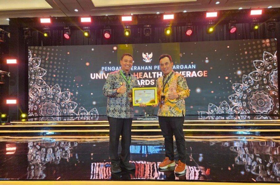 di Nilai Berhasil, Pemko Pekanbaru Terima Penghargaan UHC Awards 2026