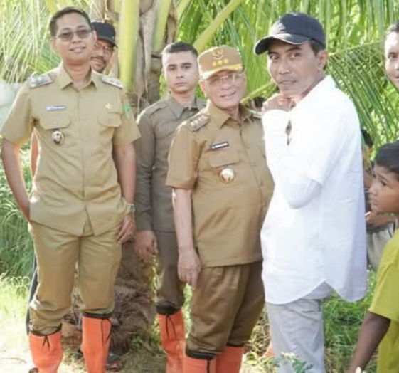 Bupati Rohil H Bistamam bersama Wabup Jhony Charles Tinjau Langsung Banjir di Bagansiapiapi