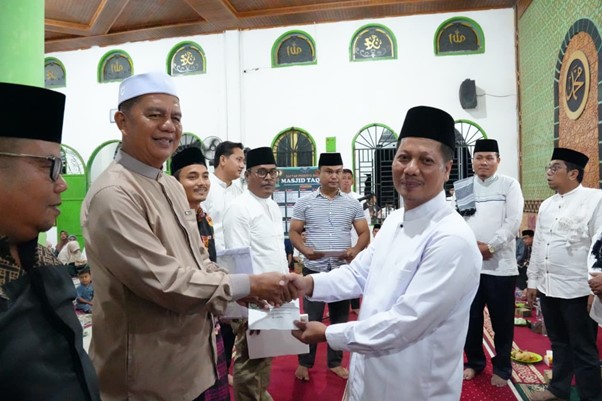 Bupati Dr H Suhardiman Amby, MM Sambut Safari Ramadhan Pemprov Riau di Kuansing
