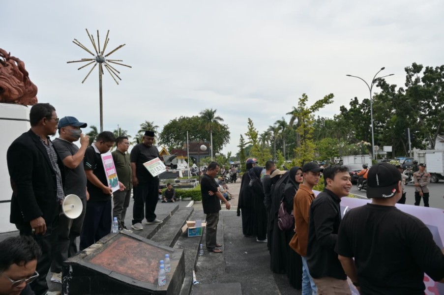 Tuding OTT Tipu-tipu, Aksi Damai Riau Serukan Bebaskan Gubernur Riau Abdul Wahid